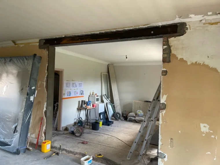 Pose de fers HEA dans une maison proche de Roubaix