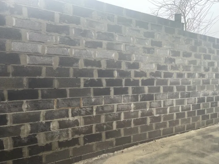 Société Nouvelle Loubert réalisation d'un mur en parpaings dans une maison proche de Roubaix