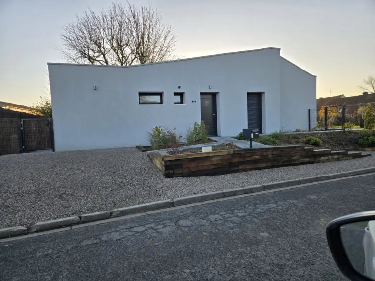Réalisation d'extensions d'une maison proche de Croix