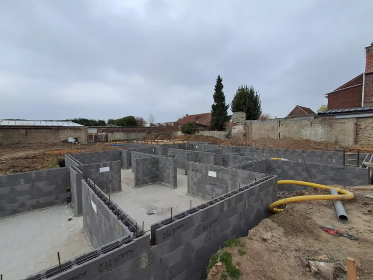 Construction d'une dalle béton pour une maison individuelle à Allennes-les-Marais