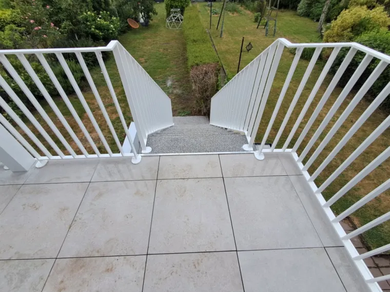 Création d'escalier béton et résine et pose de garde corps à Roubaix