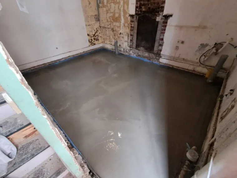 Coulage d'une dalle béton dans une maison à Lille