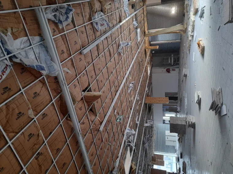 Travaux de démolition dans une cellule commerciale à Halluin, Roubaix, Société Nouvelle LOUBERT