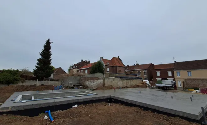Coulage d'une dalle béton sur planchers hourdis pour une maison individuelle à Allennes-les-Marais