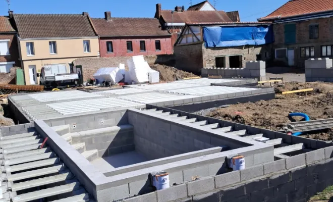 Coulage d'une dalle béton sur planchers hourdis pour une maison individuelle à Allennes-les-Marais