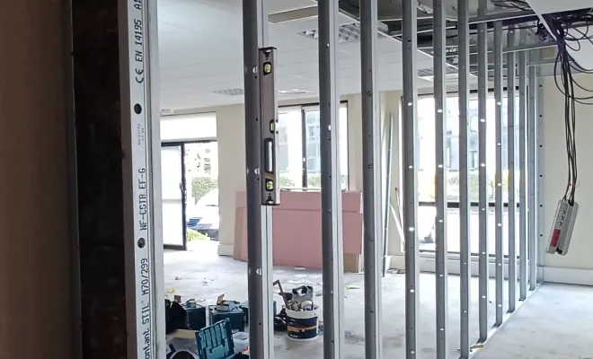 Travaux de rénovation, plâtrerie, isolation et cloisonnement de cellules commerciales à Lesquin, Roubaix, Société Nouvelle LOUBERT